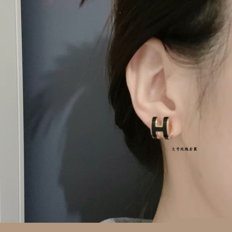 H**mes earrings